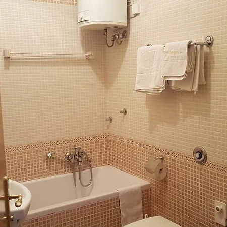 Apartament Anita - One Bedroom With Garden