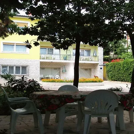 Apartman Anita - One Bedroom With Garden *